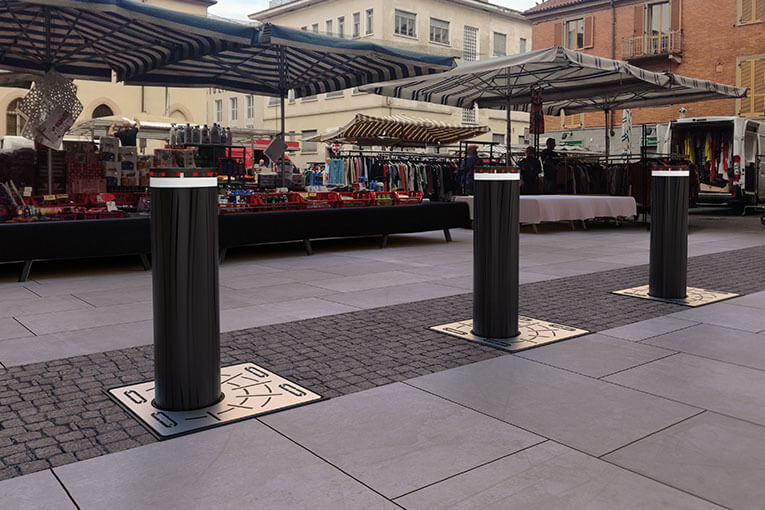 Retractable-Bollards-for-Seamless-Security